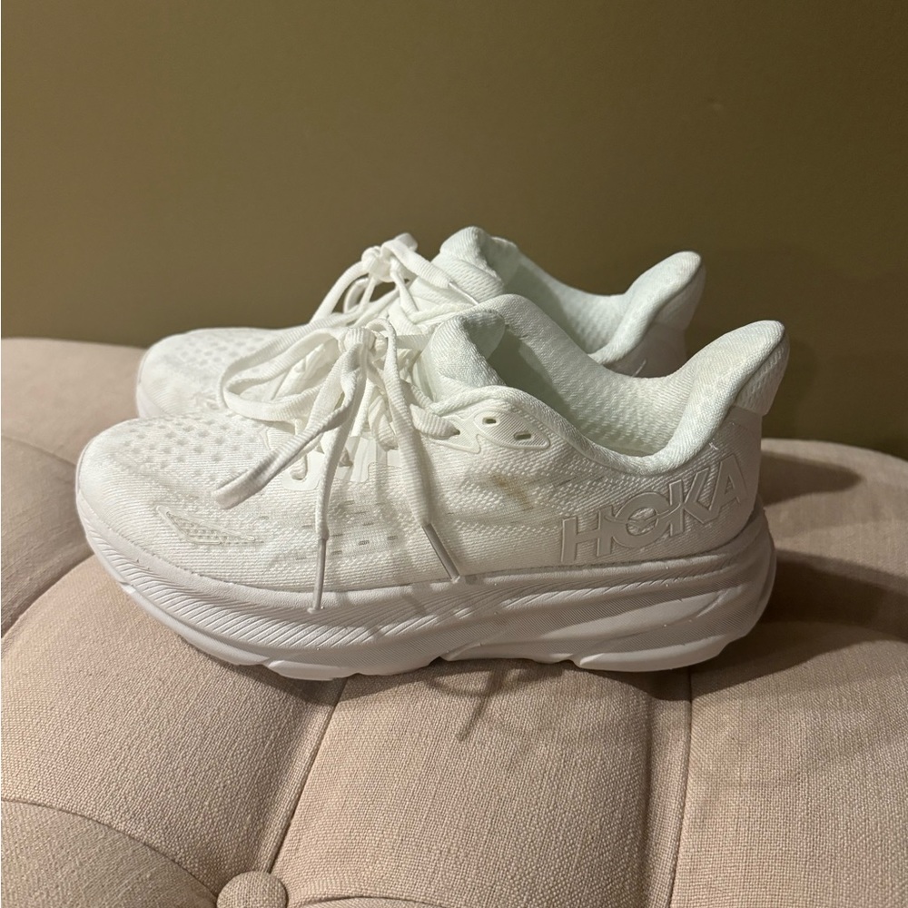 COPY - White Hoka Clifton 8